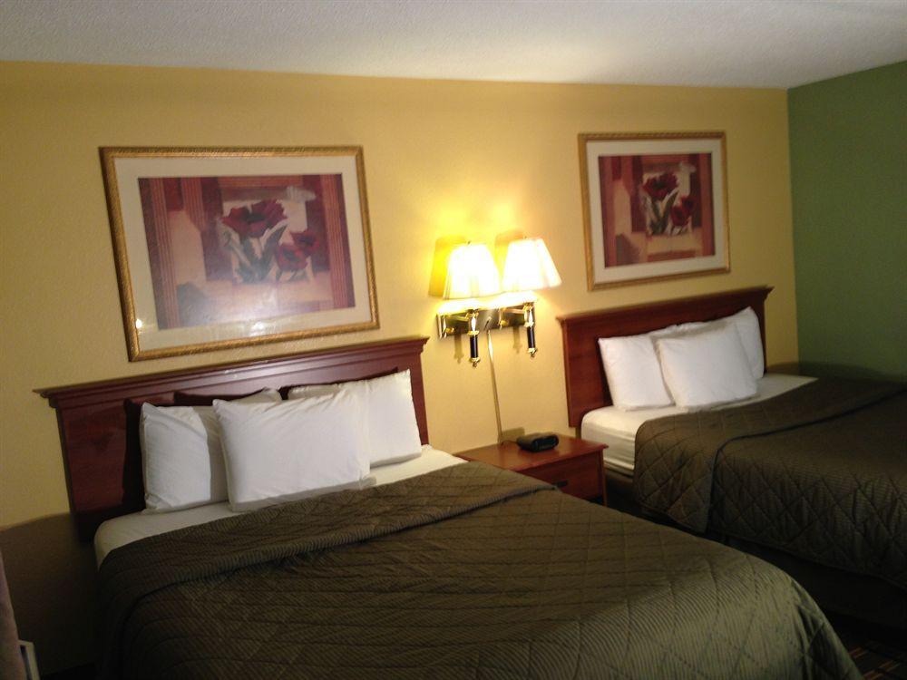 University Manor Inn Буффало Экстерьер фото