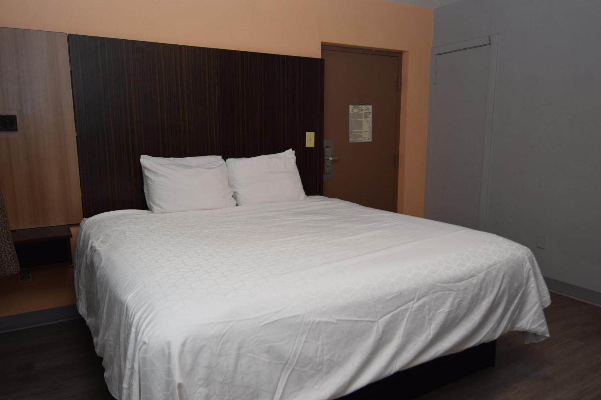 University Manor Inn Буффало Экстерьер фото